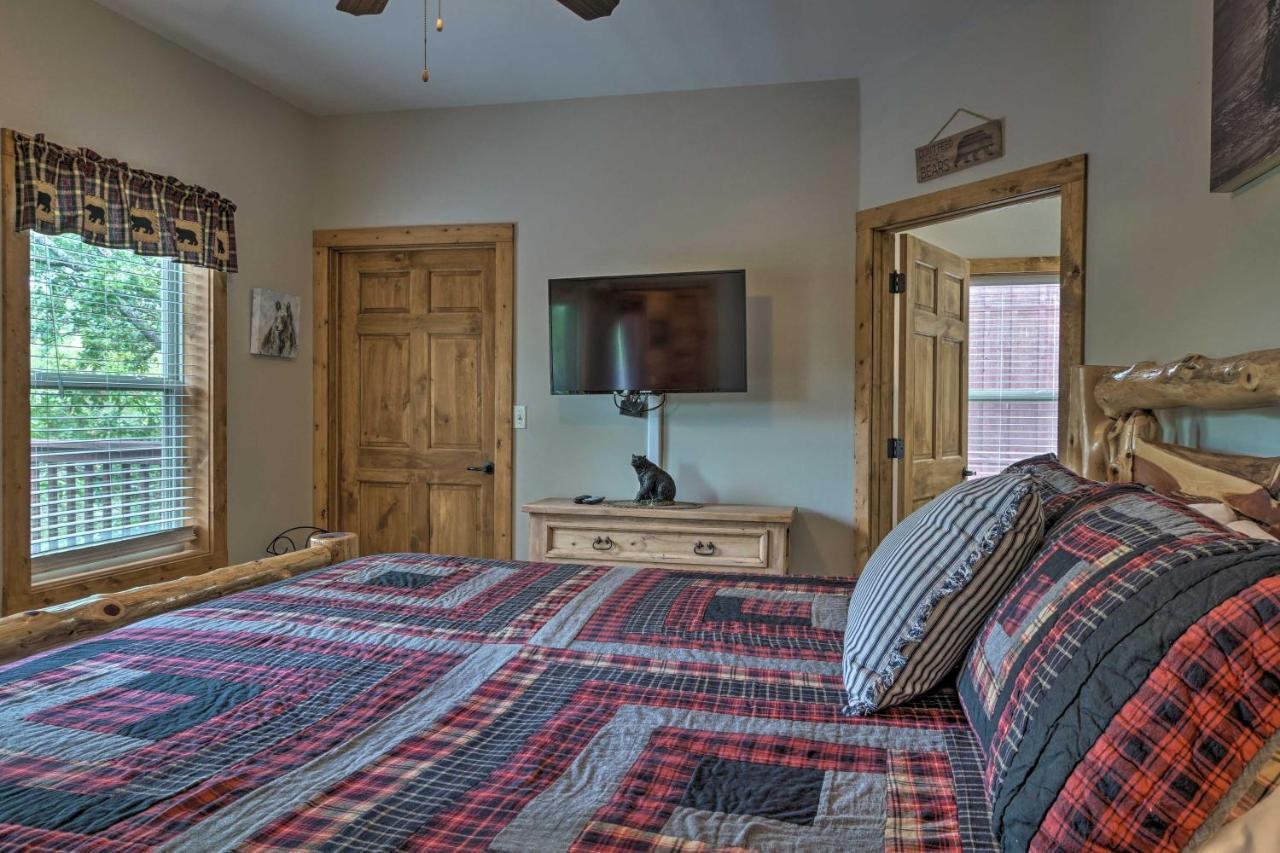 Branson West Cabin With Pool Access And Golfing 외부 사진