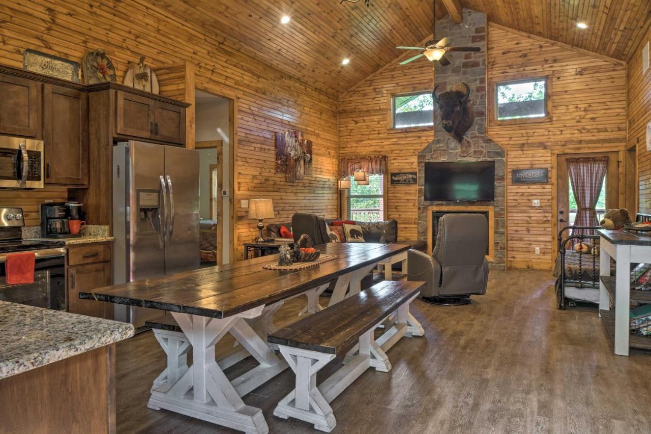 Branson West Cabin With Pool Access And Golfing 외부 사진