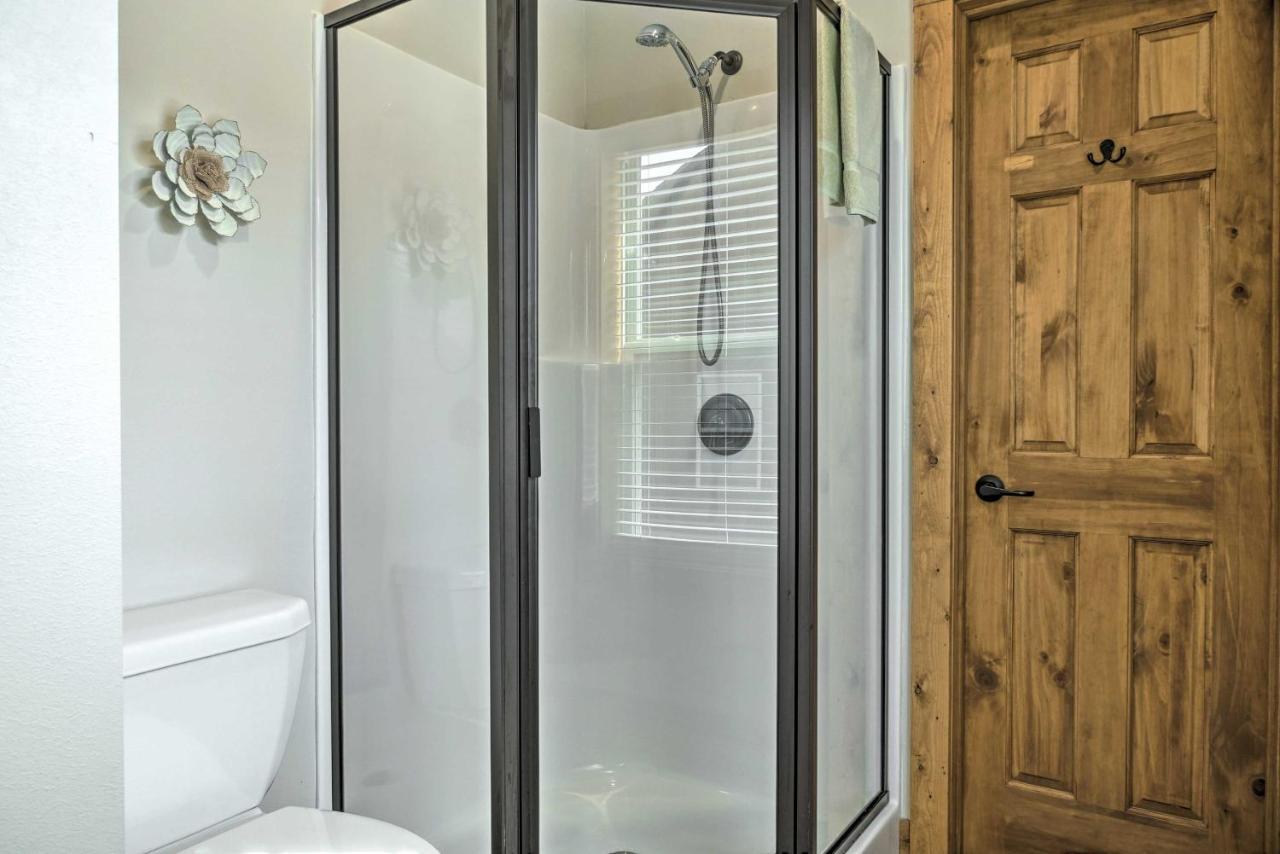 Branson West Cabin With Pool Access And Golfing 외부 사진