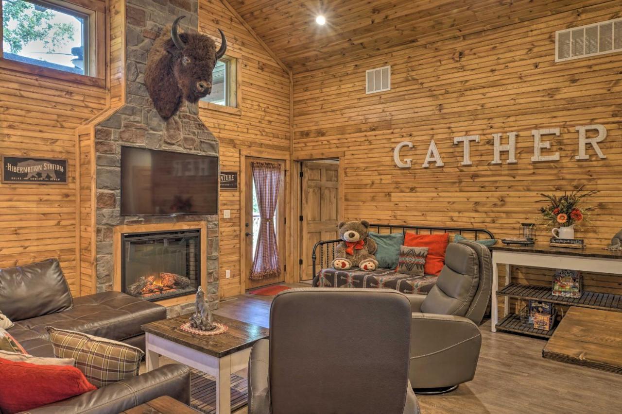 Branson West Cabin With Pool Access And Golfing 외부 사진