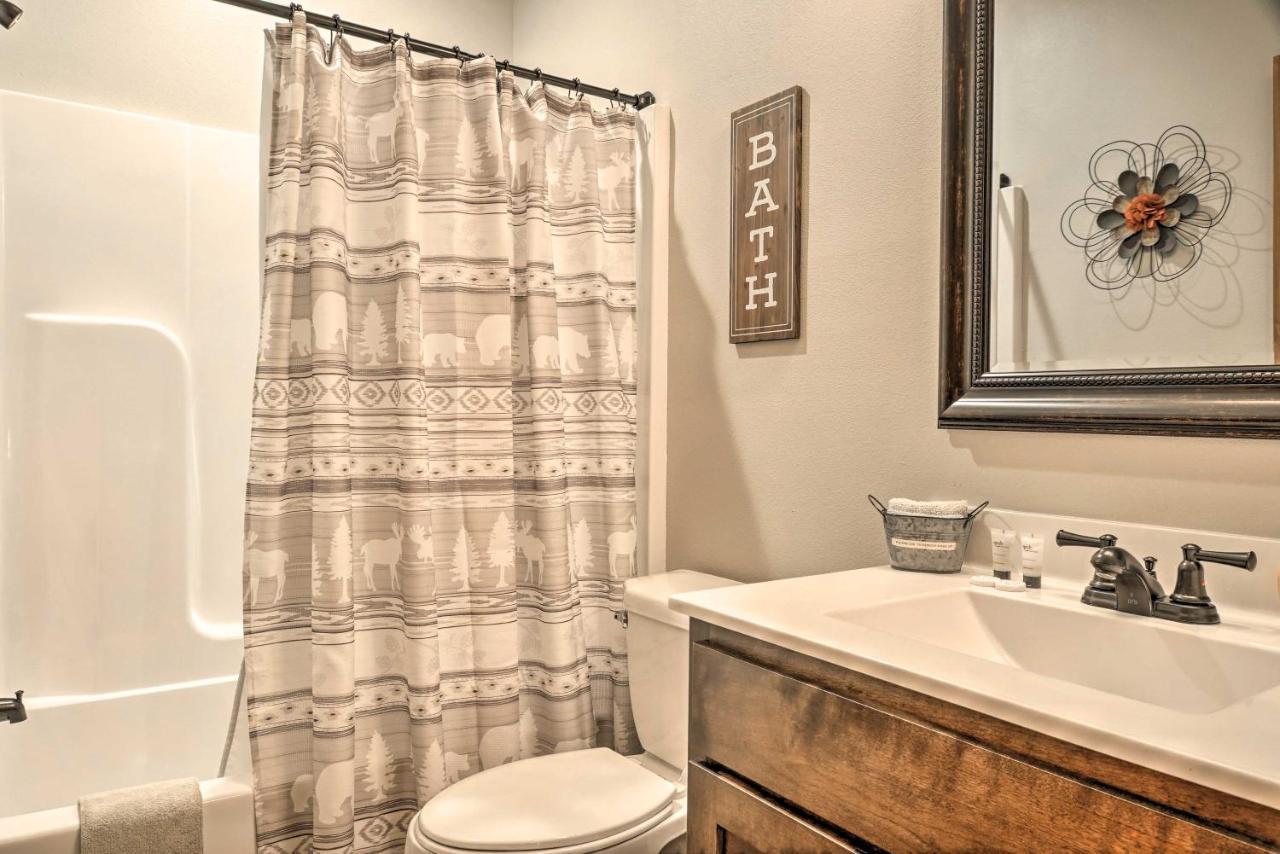 Branson West Cabin With Pool Access And Golfing 외부 사진